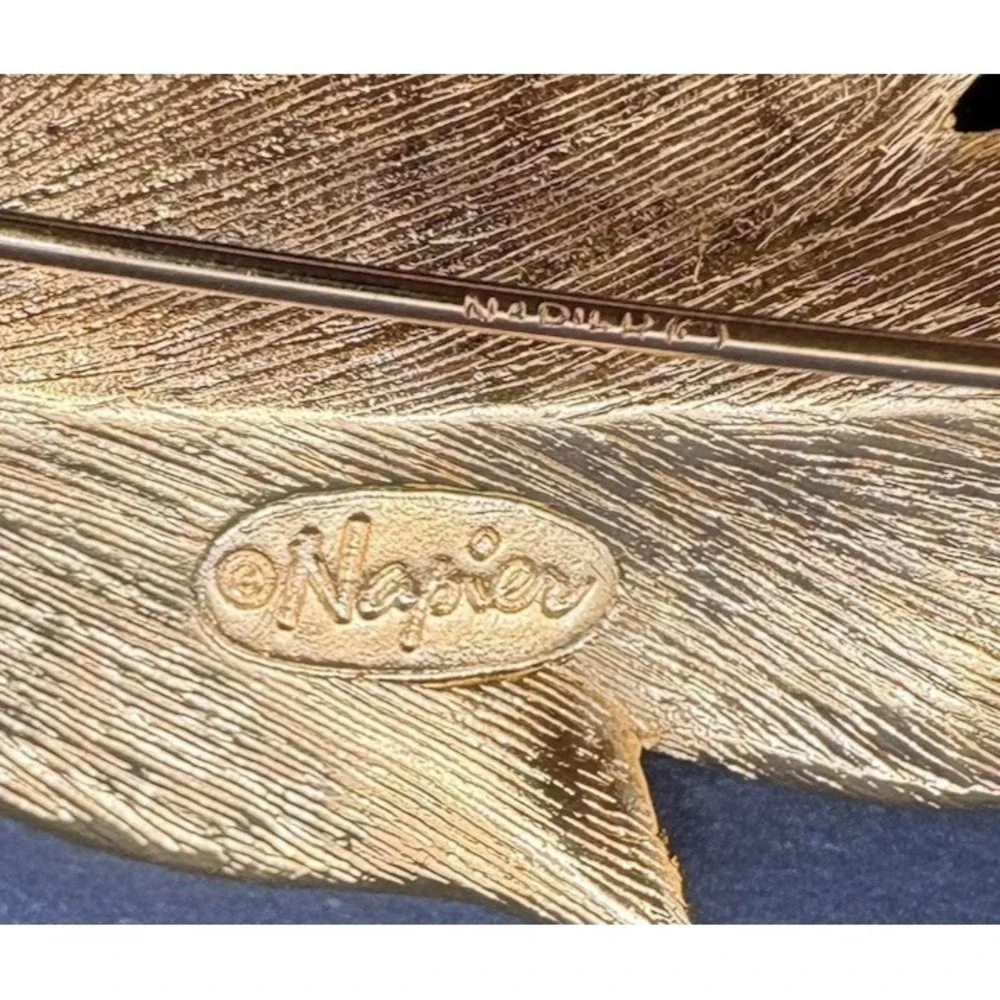 Vintage Napier Curled Leaf Feather Textured Brushed Gold‎ Tone Brooch 3